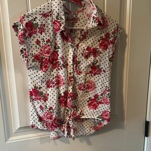 pink white and black sleeveless top